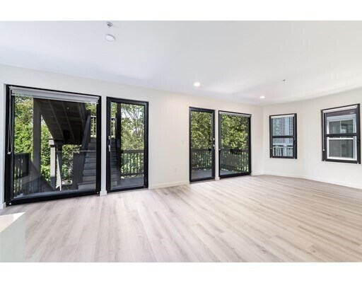 Building Photo - 76 Calumet St