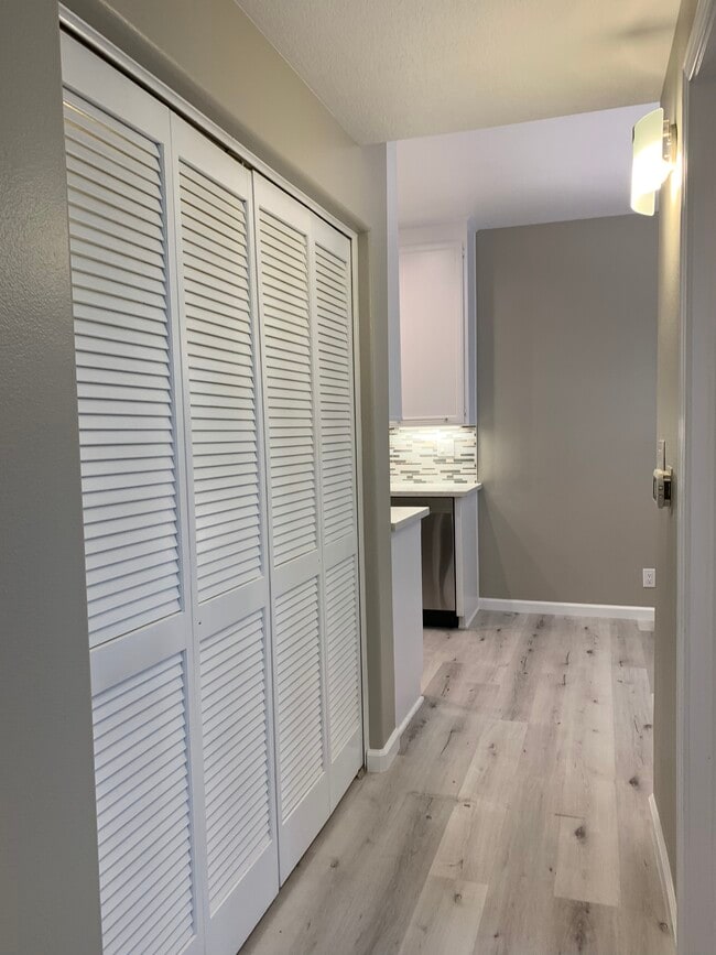 Building Photo - 15153 Burbank Blvd