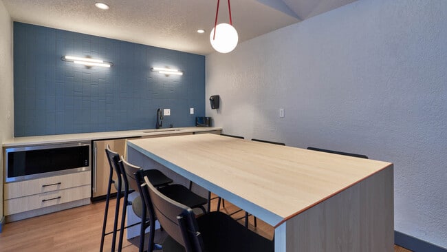 Lounge - Redmond Court