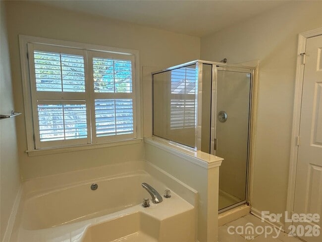 Building Photo - 3660 Lake Spring Ave NW