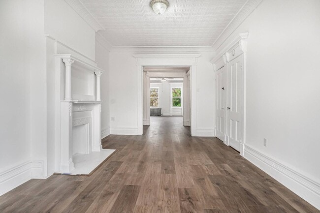 Building Photo - 421 58th St