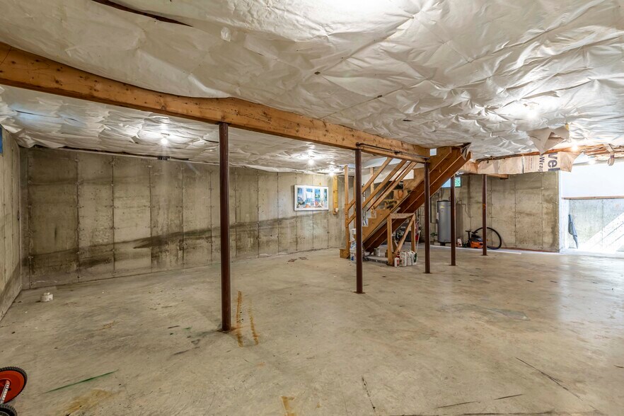 Building Photo - 11 Dell Ave