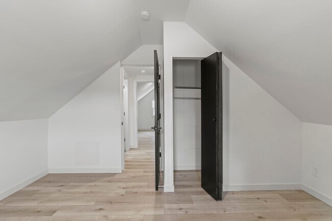 Building Photo - READY NOW!! FULLY RENOVATED 3 Bedroom in PENN HILLS