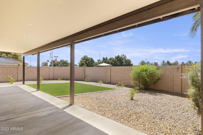 Building Photo - 11005 W Seldon Ln