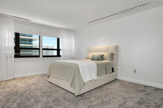 Building Photo - 10205 Collins Ave