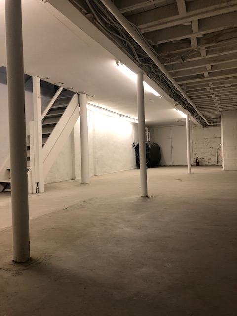 Building Photo - 379 Huguenot St