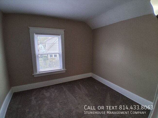 Building Photo - 1302 W 25th St