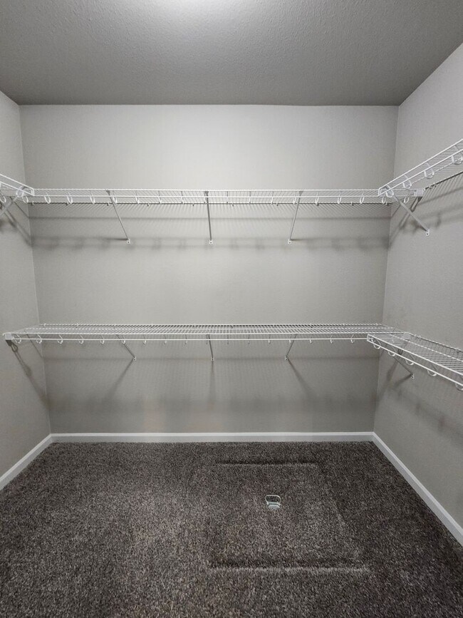 Building Photo - MOVE-IN SPECIAL: 1/2 MONTHS RENT FREE! Spacious Fully Fenced Backyard