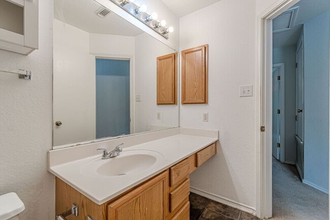 Building Photo - 164 Springtree Hollow
