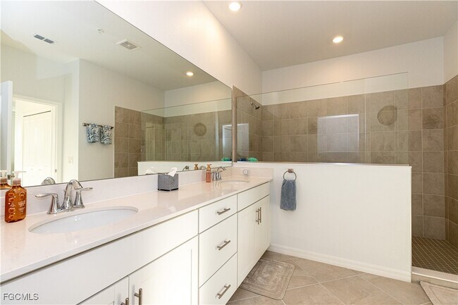 Building Photo - 16572 Kingwood Ln