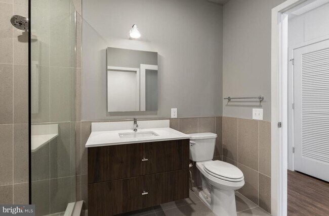 Building Photo - 525 N 41st St