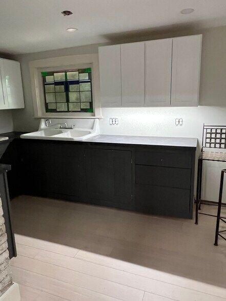 Building Photo - 16 Greenough Ave