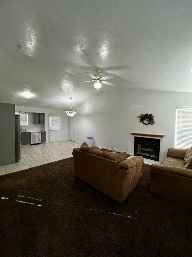 Building Photo - 758 Sunrise Ln