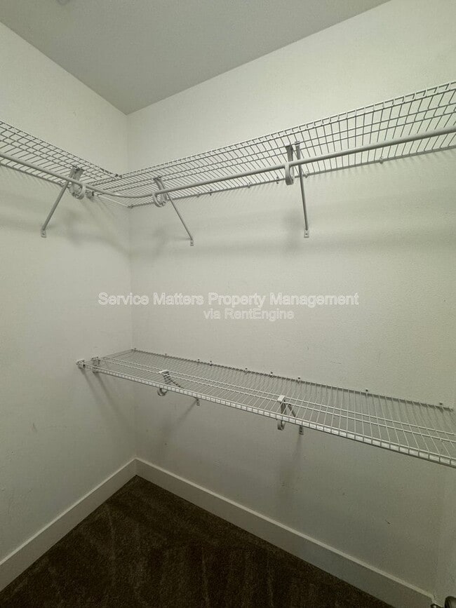 Building Photo - 1416 E Baars St