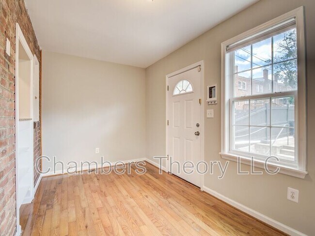 Building Photo - 1417 Downing St NE
