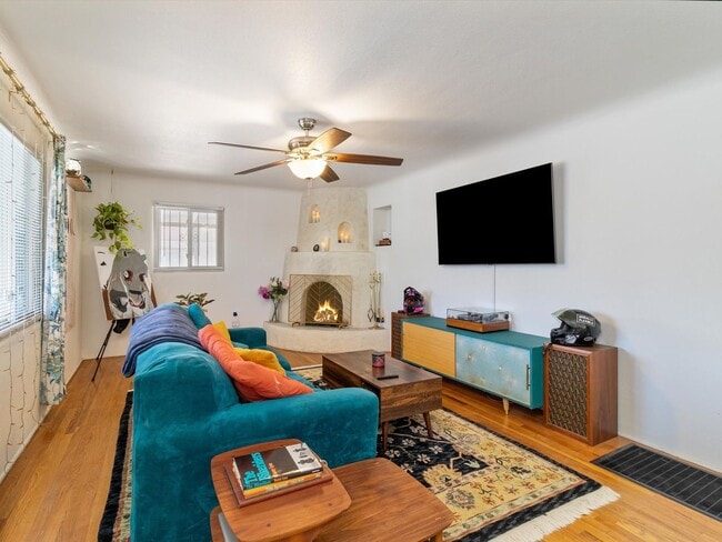 Building Photo - Unfurnished | 2 Bed / 1 Bath | NE Albuquer...