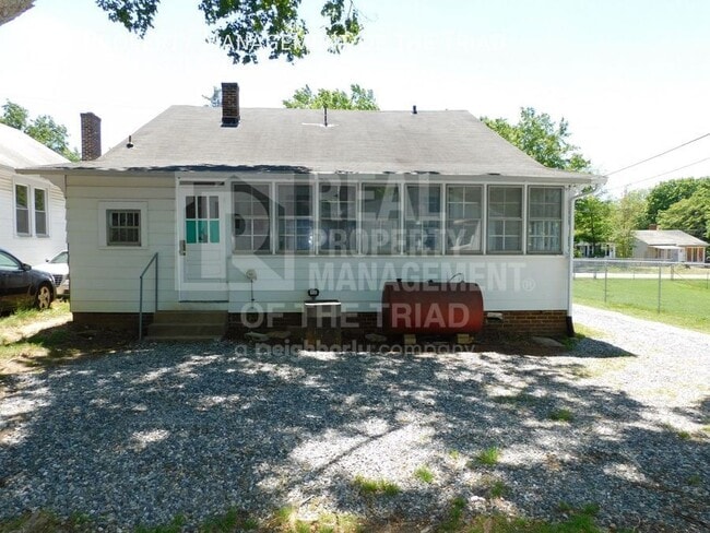 Building Photo - 1213 E Sprague St