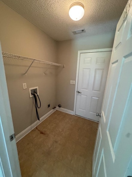 Building Photo - 520 Millbrook Villa Dr