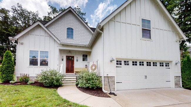 Primary Photo - 7146 Pepper Tree Cir