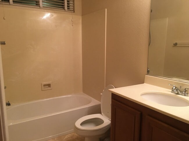 Building Photo - 5 BD 4 BTH Two Story Home Available in Aliante