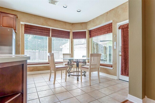 Building Photo - 5534 Chesapeake Pl