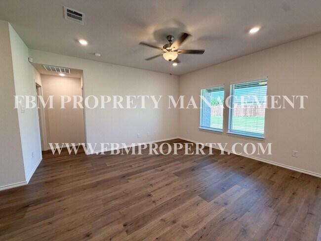 Building Photo - 369 Thoroughbred St