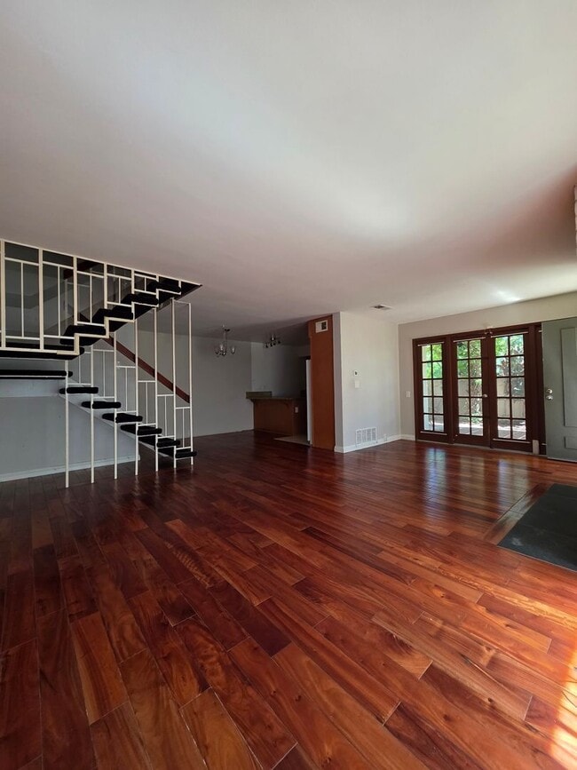 Building Photo - La Jolla Two Story Condo UTC