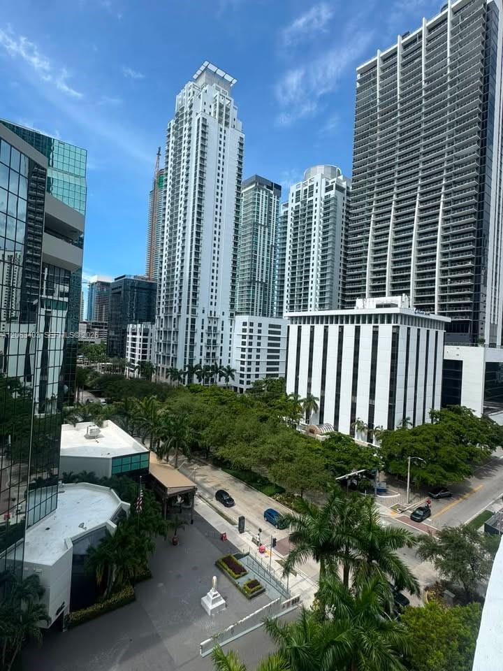 Building Photo - 951 Brickell Ave