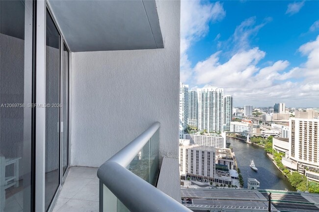 Building Photo - 475 Brickell Ave