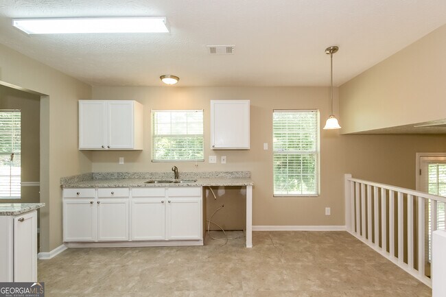 Building Photo - 6661 Rebecca Lou Ln