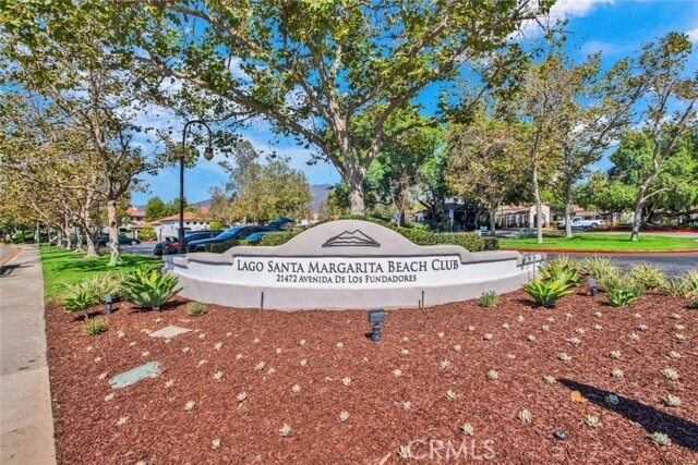 Building Photo - 10 Pantano