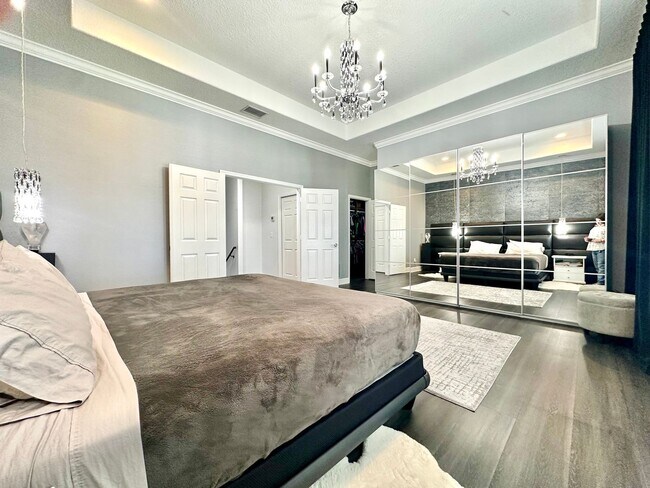 Building Photo - Bright, breezy & convenient: Your wew St. ...