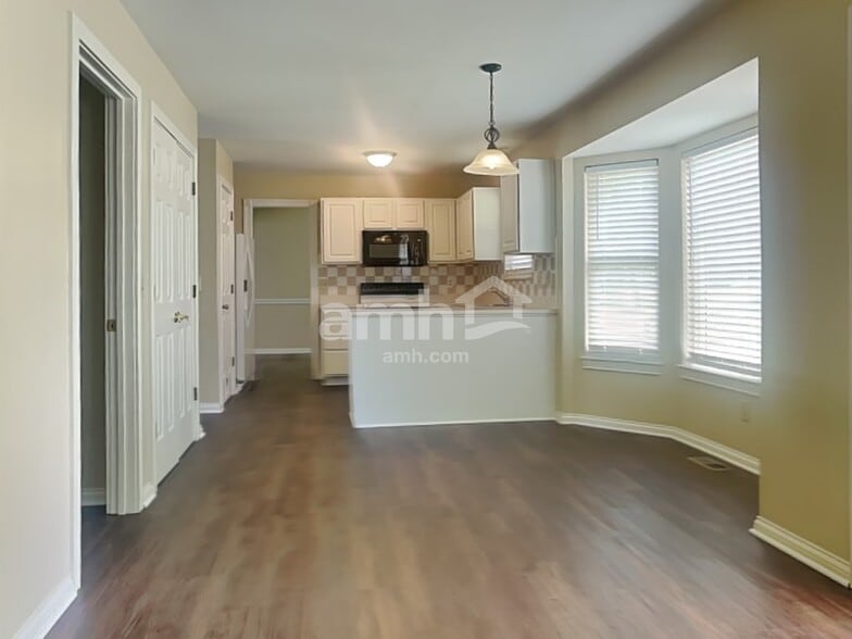Building Photo - 8420 Stratford Ct