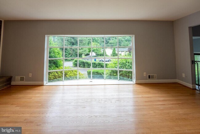 Building Photo - 6438 Woodville Dr