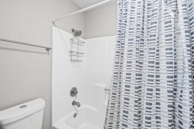 Building Photo - 405 13th Ave S