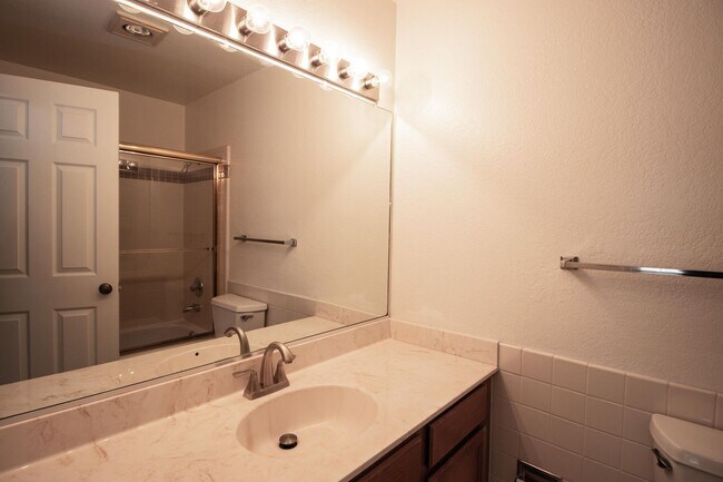 Building Photo - Spacious 3 Bed/2 Bath Flat with Stunning City Views | AMSI | Alexandr Metlinski