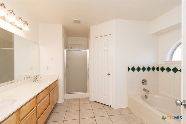 Building Photo - 5009 James Loop