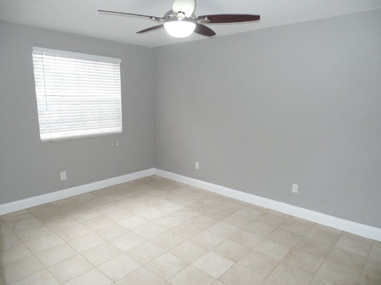 Building Photo - 2881 N Oakland Forest Dr