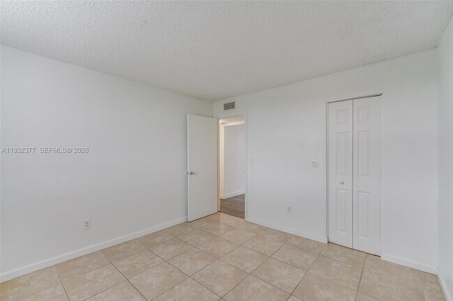 Building Photo - 1801 S Treasure Dr