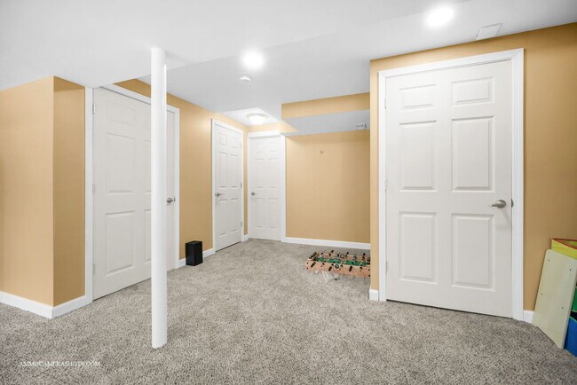 Building Photo - 369 Vaughn Cir