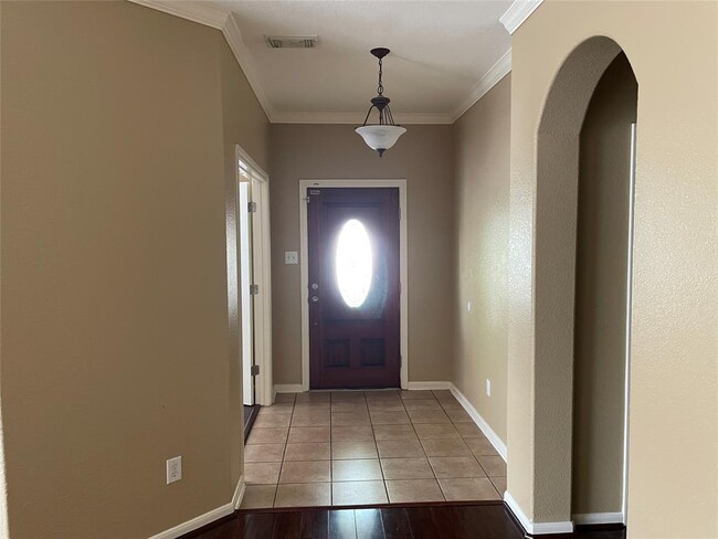 Building Photo - 2721 Hidden Landing Dr