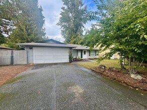 Building Photo - 2 Week Move In Special - 3 Bedroom, 2 Bath...