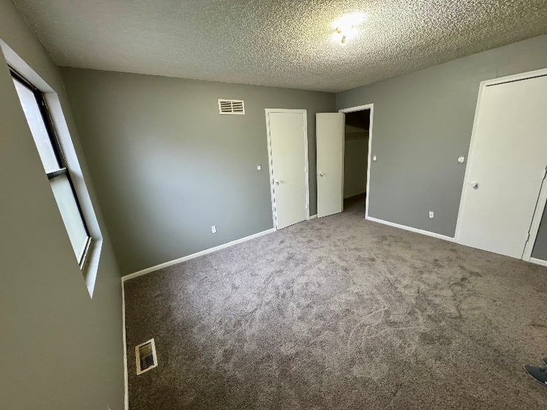 Building Photo - 11600 E 24th St S