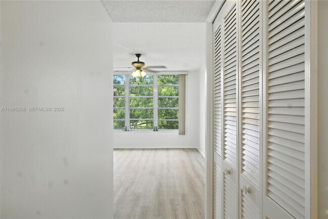 Building Photo - 3850 Oaks Clubhouse Dr