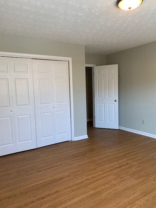Building Photo - 3 Bedroom, 2 Bathroom in Lexington!