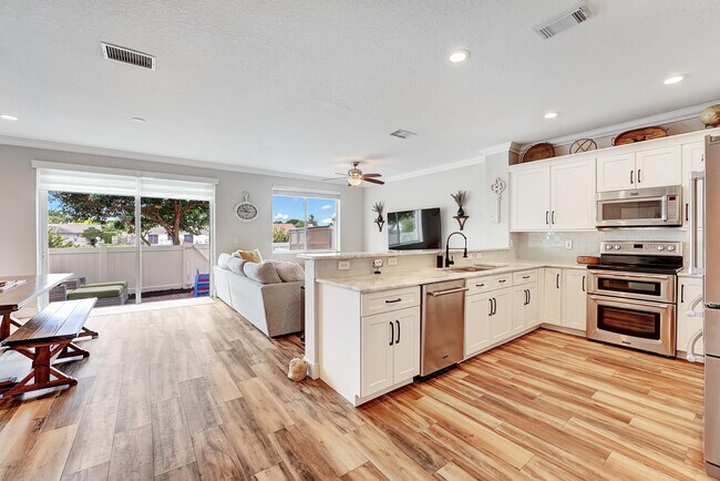 Building Photo - 3008 N Evergreen Cir