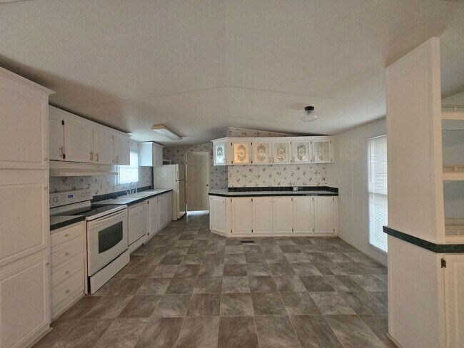 Building Photo - 2/2 Half Acre Mobile Home in Keystone Heights