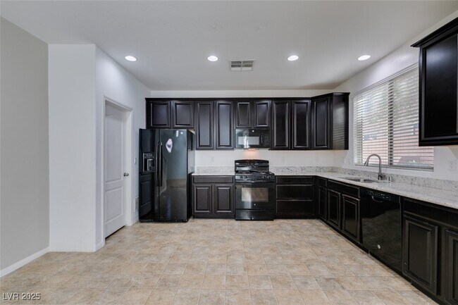 Building Photo - 10315 Elmwood Glen Ave