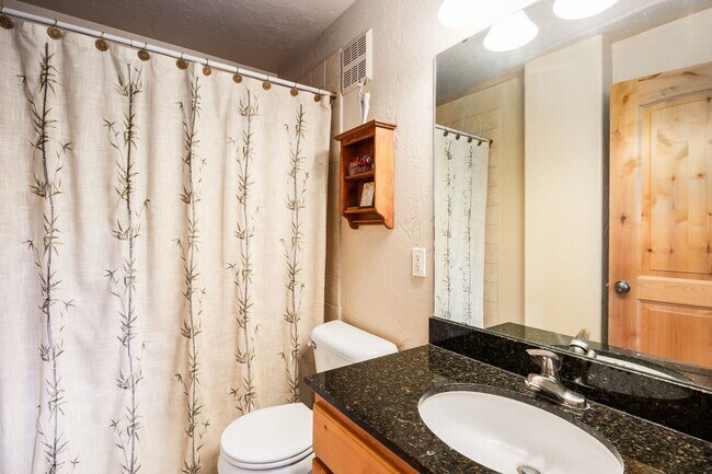 Building Photo - 6144 Fox Point Cir