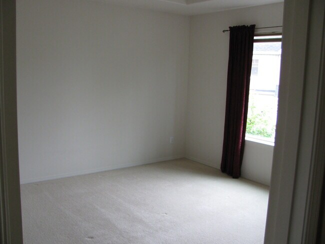 Building Photo - 16811 NW Greyhawk Dr
